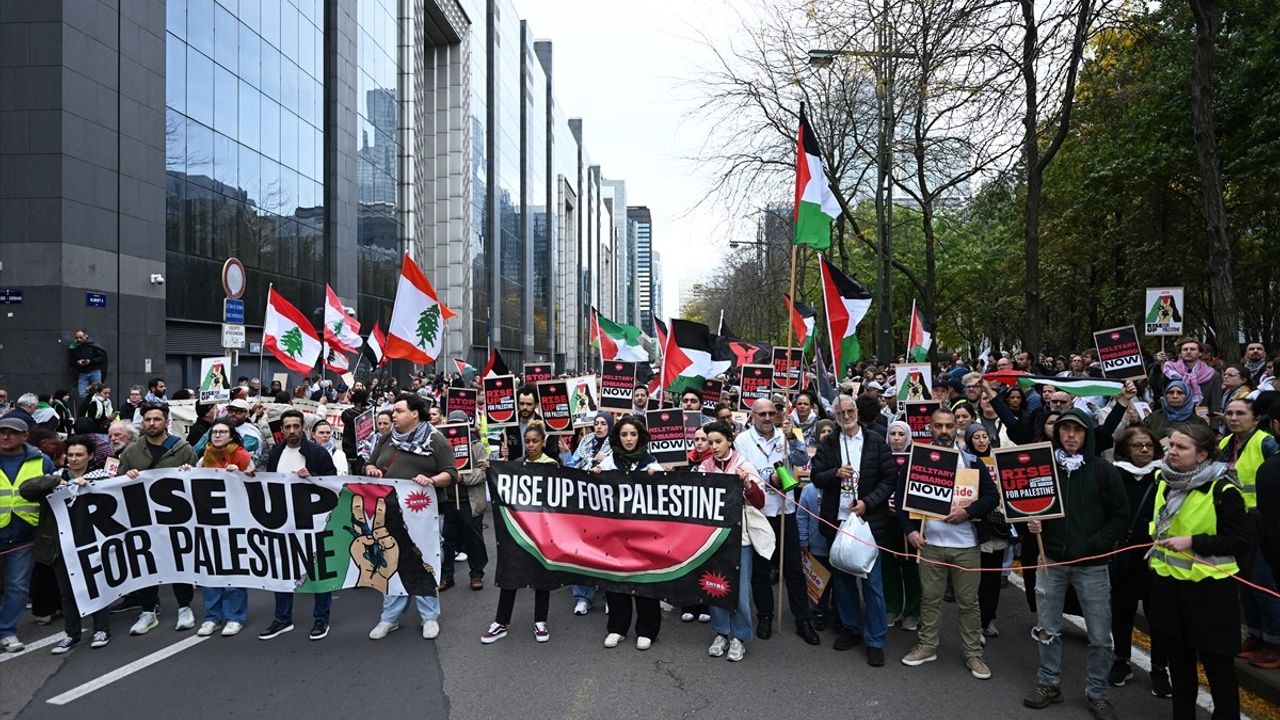 Belçika'da On Binlerce Kişi İsrail'in Saldırılarını Protesto Etti