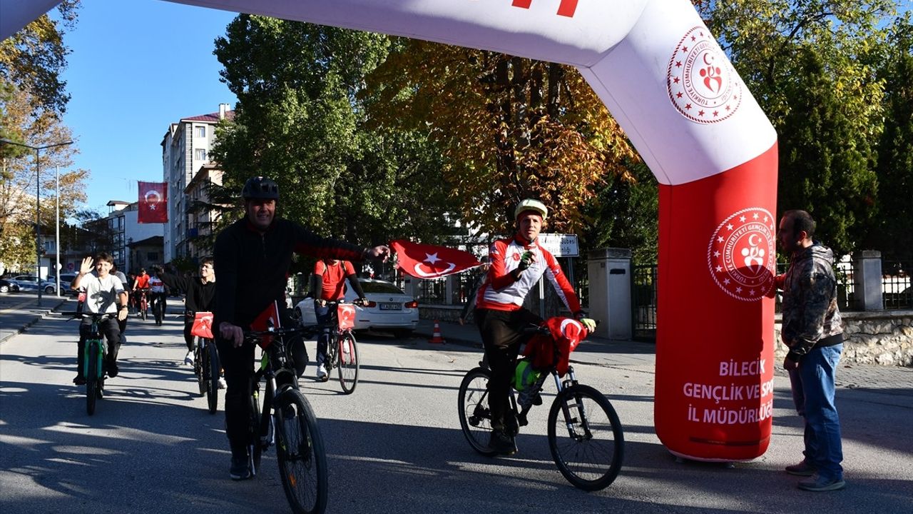 Bilecik'te Cumhuriyet Bayramı'na Özel Motosiklet ve Bisiklet Turu Düzenlendi