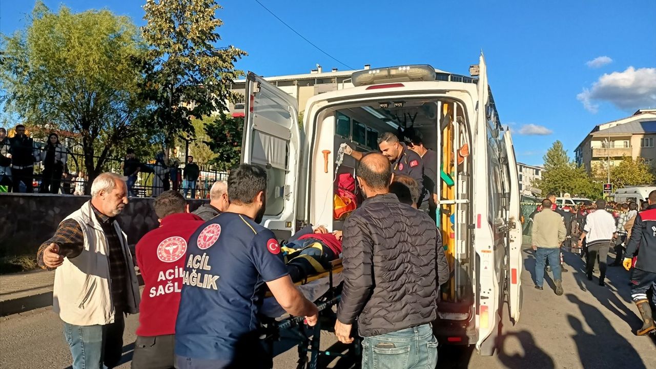 Bingöl'de Beton Mikseri Kazası: 3 Yaralı