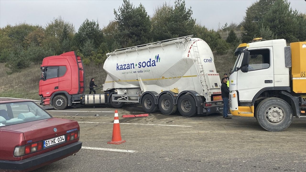 Bolu'da Tanker ve Otomobil Çarpıştı, Sürücüler Yaralandı