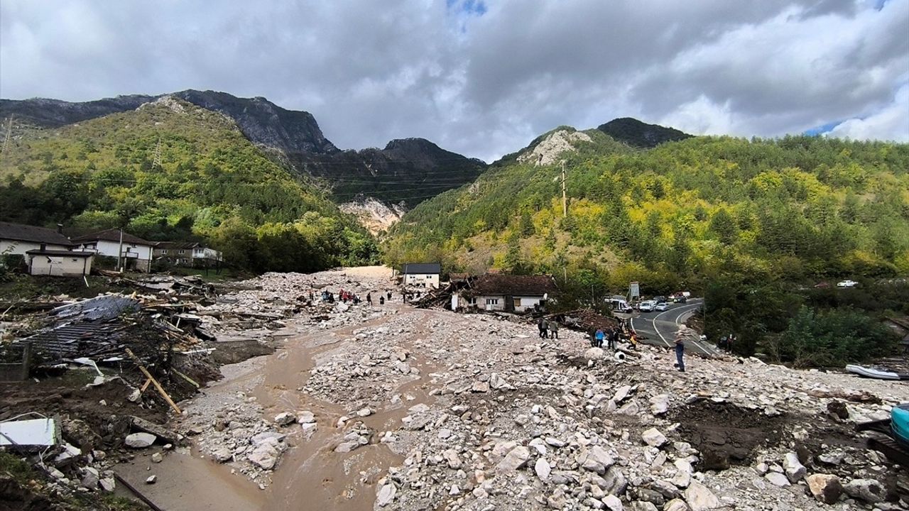 Bosna Hersek'te Şiddetli Yağışlar Sel Felaketine Yol Açtı