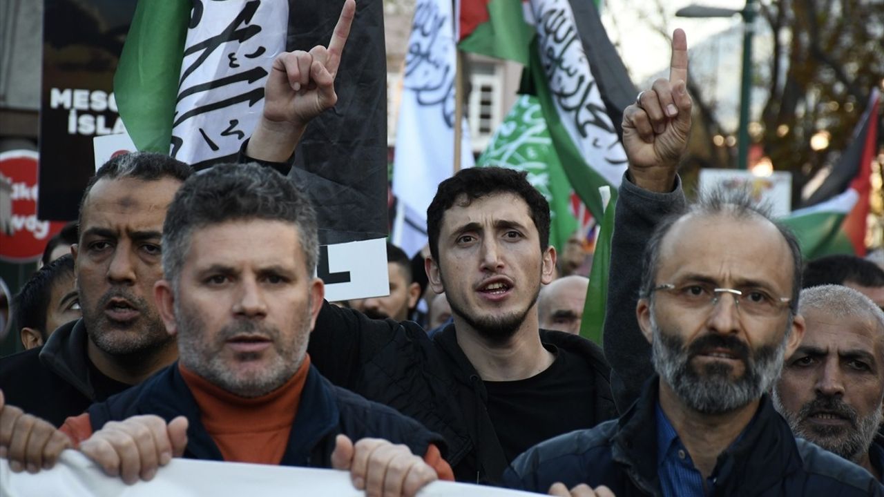 Bursa'da Yahya Sinvar İçin Gıyabi Cenaze Namazı Kılındı