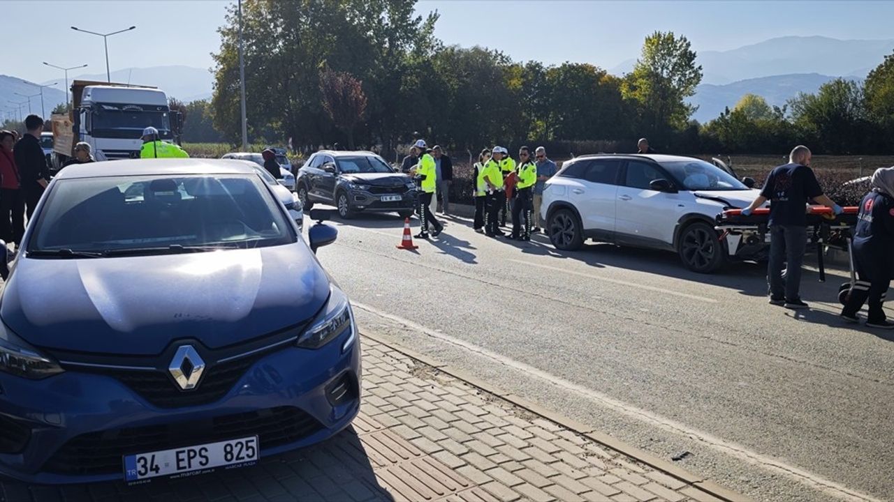 Bursa İnegöl'de Zincirleme Kaza: 6 Yaralı