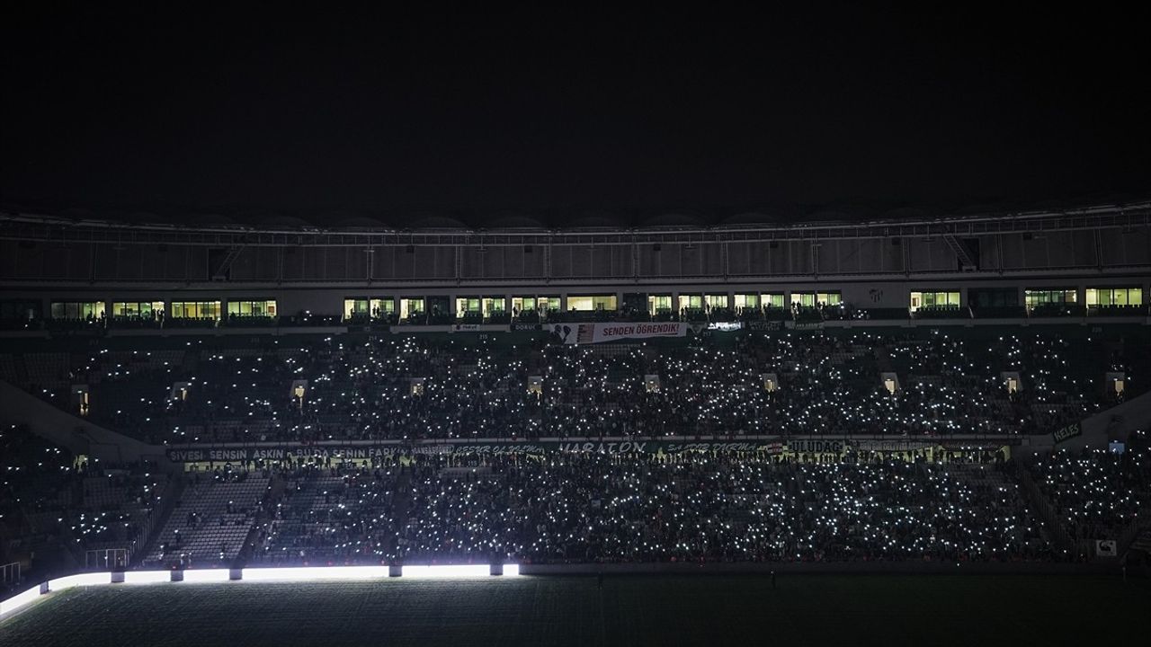 Bursaspor, Belediye Kütahyaspor'u 3-0 Yenerek Namağlup Yolda Devam Ediyor