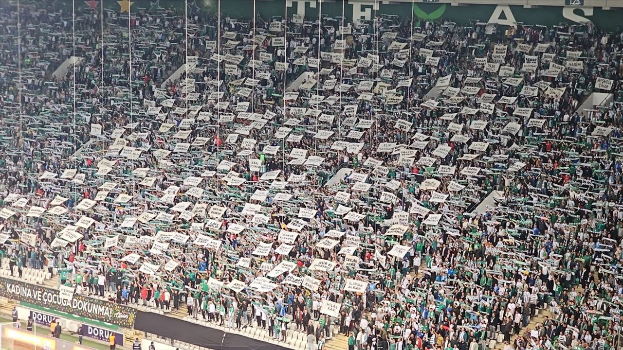 Bursaspor, Kahramanmaraşspor’u 3-0 Gecerek 41 Bin 570 Taraftarla Zaferi Kutladı