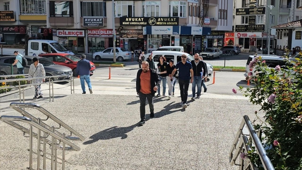 Çorum'da Hırsızlık Zanlıları Tutuklandı