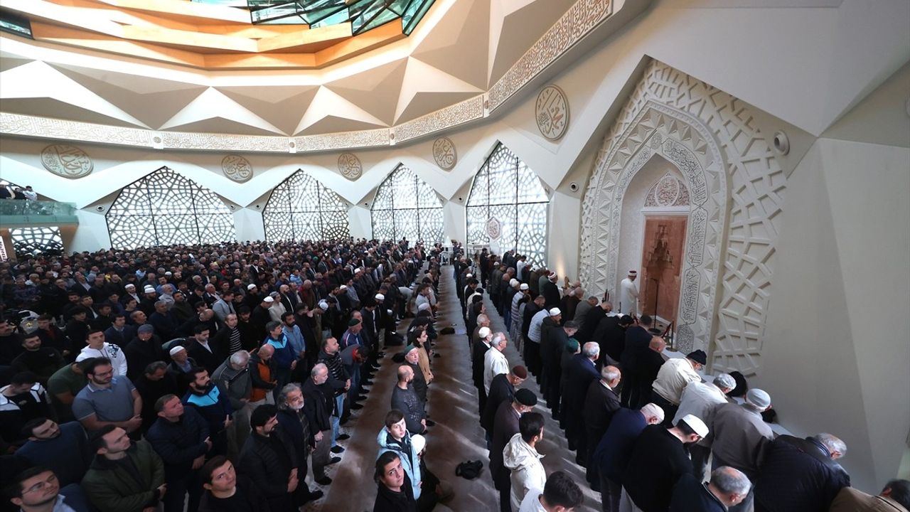 Diyanet İşleri Başkanı Erbaş, Gazze'deki Durumu Kınadı