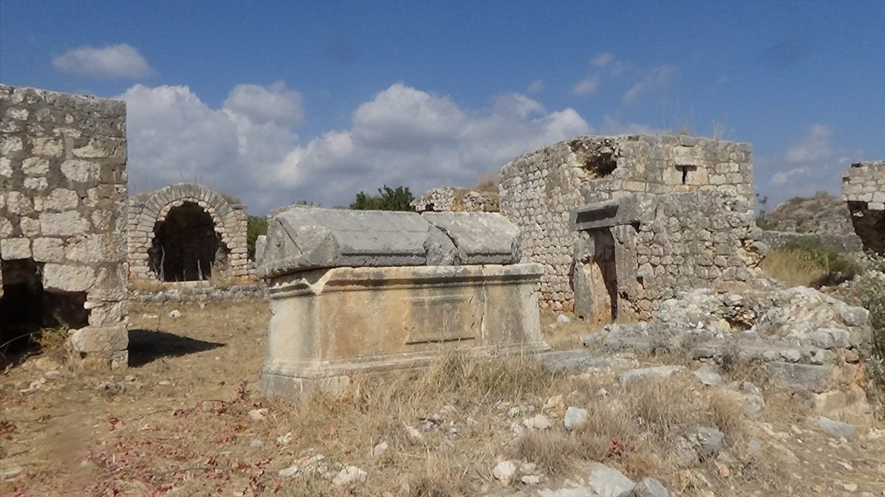 Elaiussa Sebaste Antik Kenti'nde Nekropol Çalışmaları