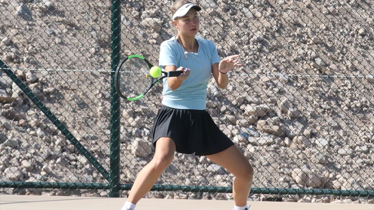 Erciyes'te ITF Uluslararası Tenis Turnuvası Devam Ediyor