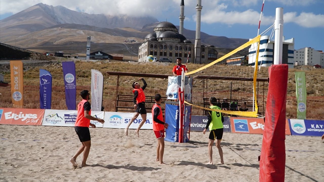 Erciyes'te Plaj Voleybolu Turnuvası Heyecanı