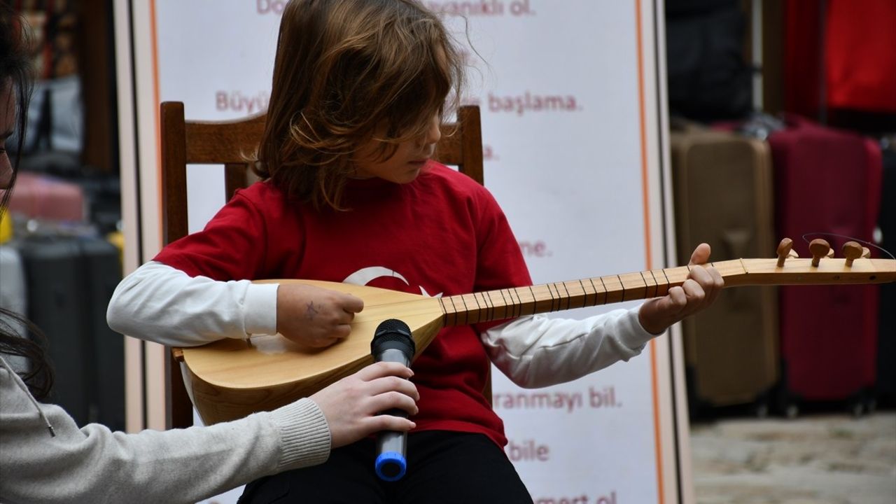 Eski Üsküp Çarşısı'nda Cumhuriyet Bayramı Coşkusu