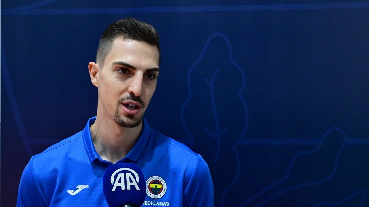 Fenerbahçe'nin Voleybol Umutları: Yiğit Gülmezoğlu'nun Açıklamaları