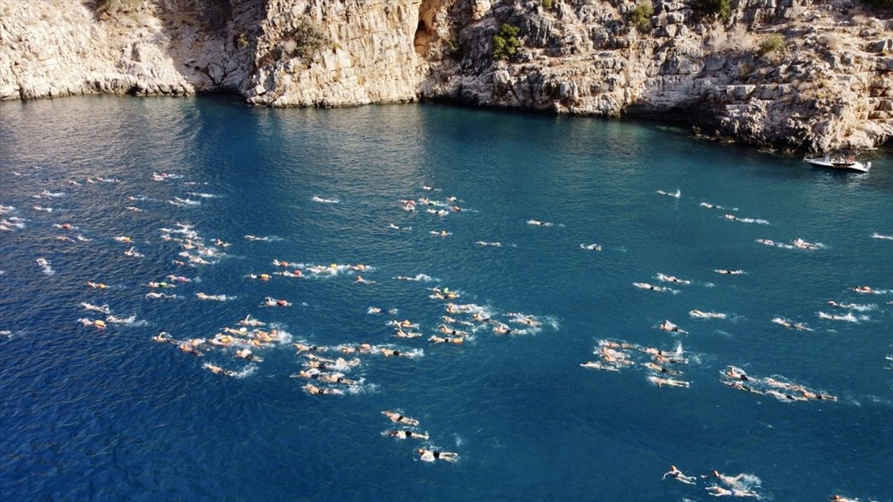 Fethiye'de Kelebekler Vadisi-Ölüdeniz Açık Su Yüzme Yarışı Yapıldı