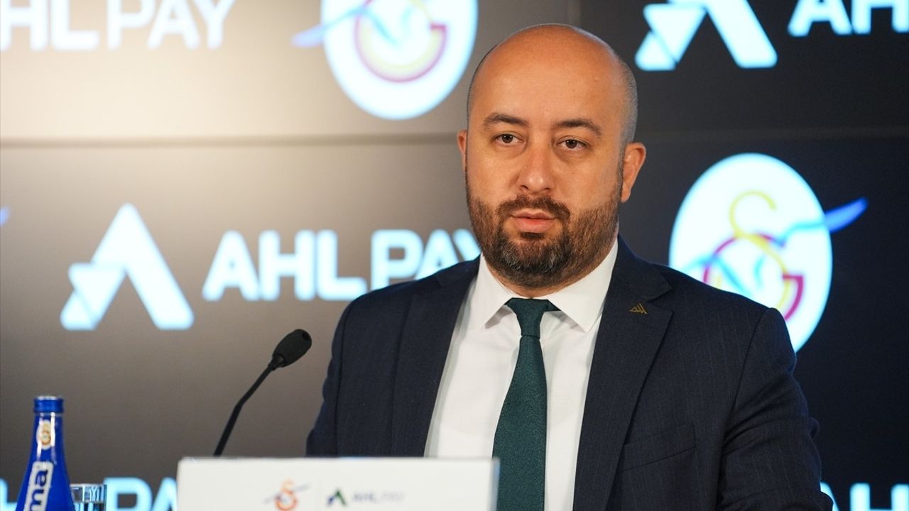 Galatasaray ve AHL Pay'den Otizm Yüzme Takımına Destek