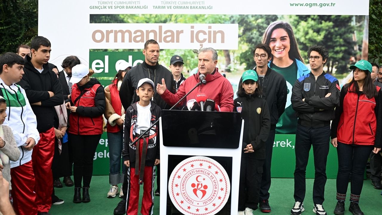 Gençlik ve Spor Bakanı Bak, Orman Temizliği Etkinliği'ne Katıldı