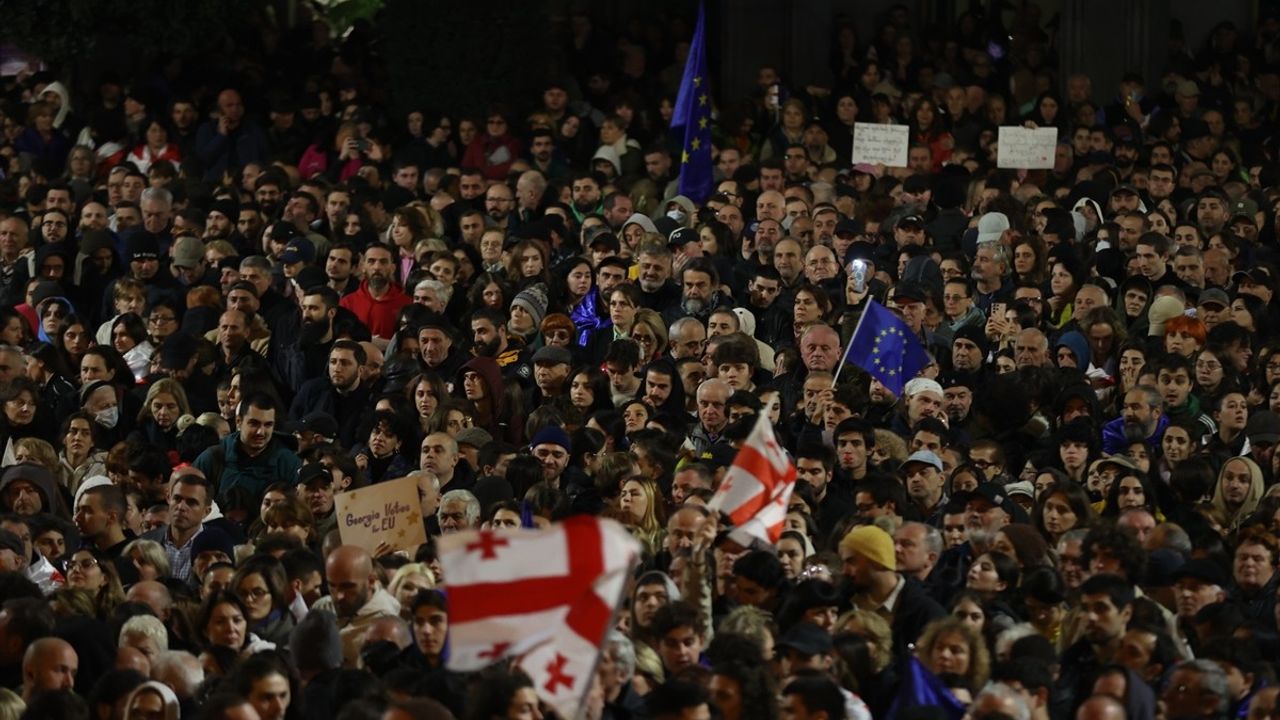 Gürcistan'da Seçim Sonuçlarına Karşı Protesto Gösterileri