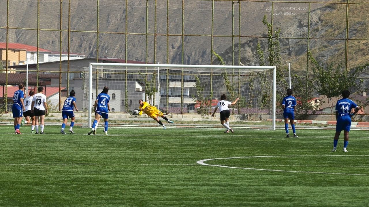 Hakkarigücü Kadın Futbol Takımı, Çekmeköy Bilgidoğa'yı 2-0 Mağlup Etti