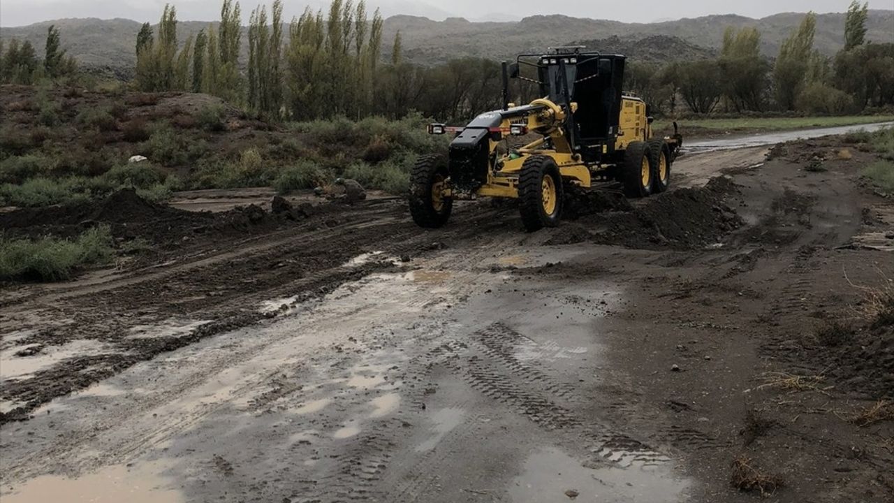 Iğdır'daki Sel Baskını Sonrası Köy Yolları Yeniden Ulaşıma Açıldı