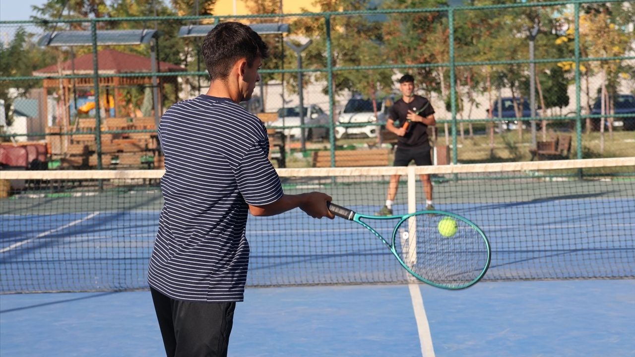 Iğdır'ın Genç Tenisçileri Türkiye Tenis Ligi'nde Raket Sallayacak