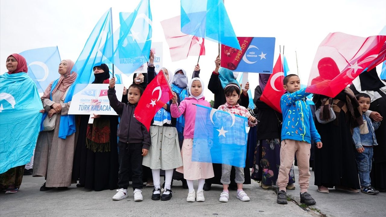 İstanbul'da Doğu Türkistan Protestosu