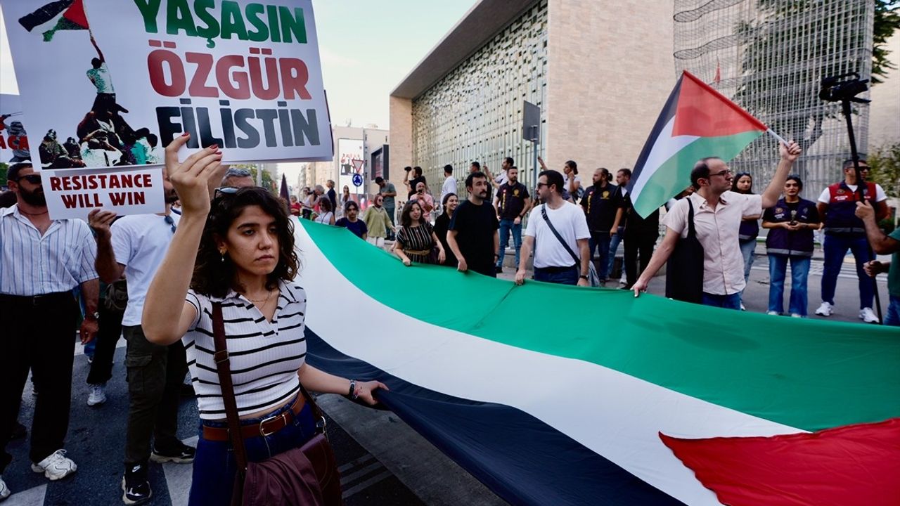 İstanbul'da Filistin Direnişine Destek Yürüyüşü Düzenlendi