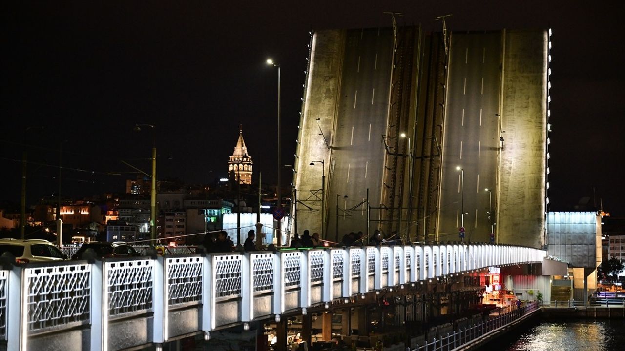 İstanbul'da Galata ve Atatürk Köprülerinde Bakım Çalışması