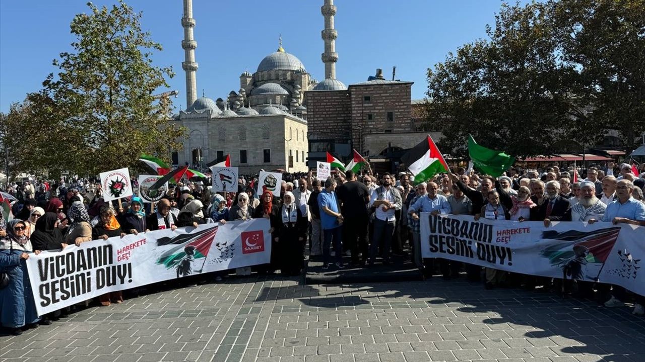 İstanbul'da İsrail Saldırılarına Protesto