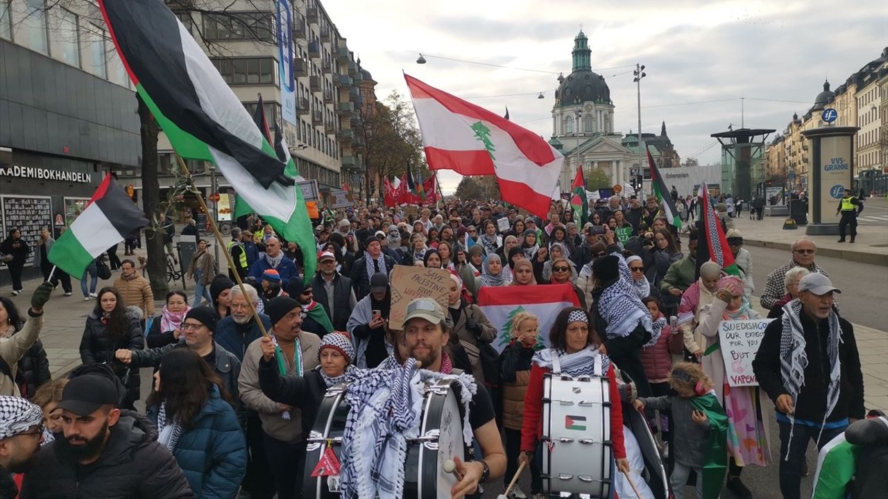 İsveç'te Gazze ve Lübnan'a Yönelik Saldırılara Protesto