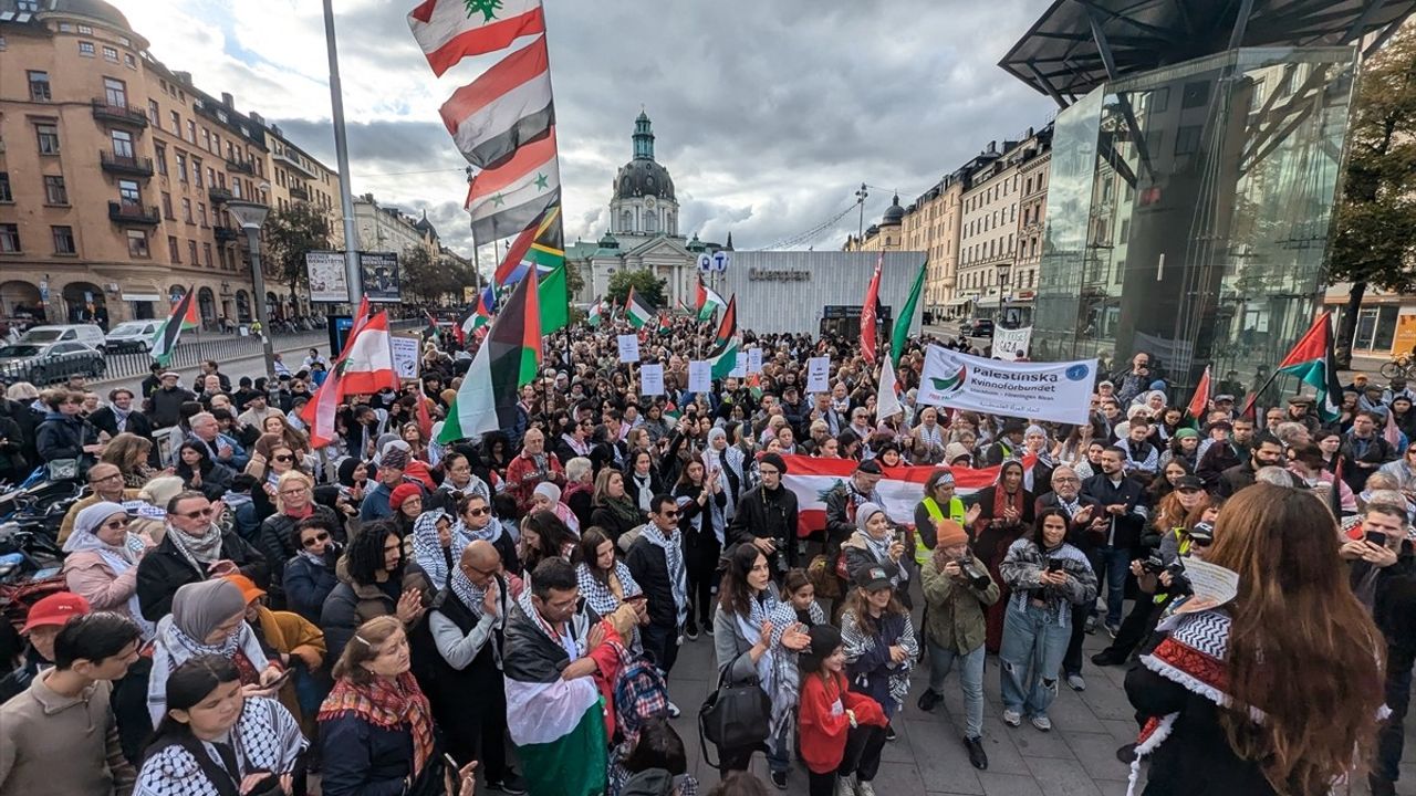 İsveç'te İsrail'in Saldırılarına Karşı Protesto Gösterileri