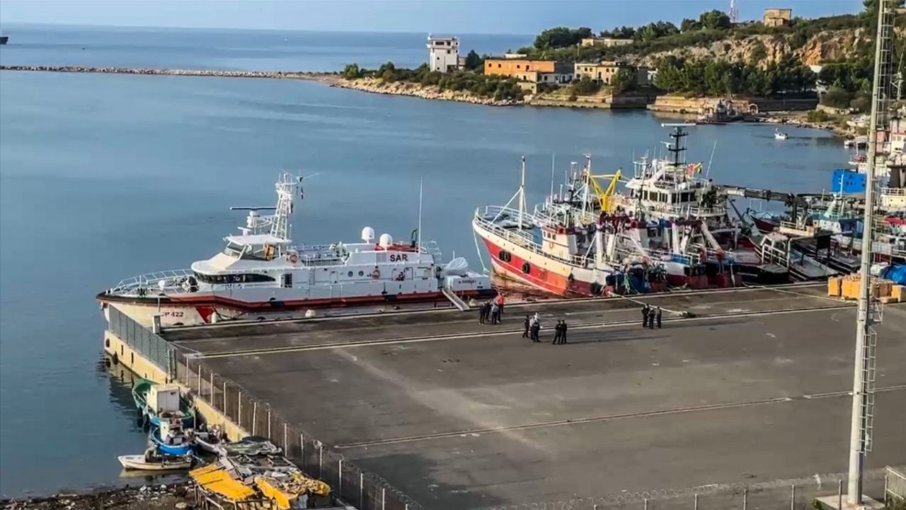 İtalya, Arnavutluk'taki Düzensiz Göçmen Merkezinden 12 Kişiyi Geri Gönderdi