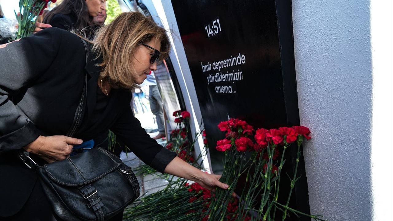 İzmir Depremi Anması: Yaşanan Acılar Unutulmadı