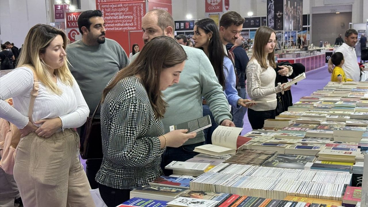 İzmir Kitap Fuarı, Sinema ve Edebiyat Temasıyla Açıldı