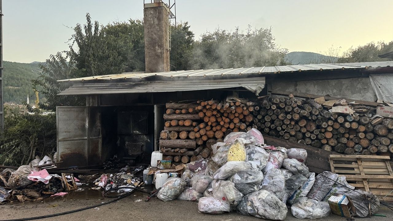 Karabük'te Restoranda Yangın Söndürüldü