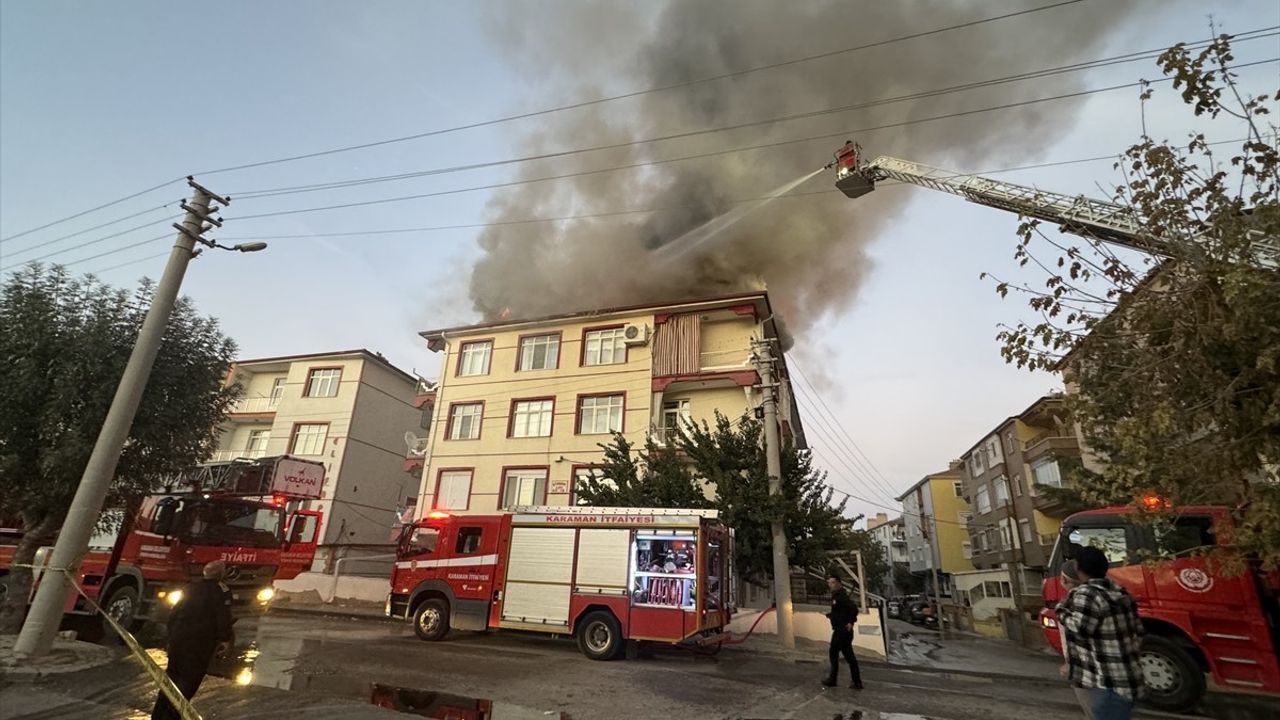 Karaman'da Bina Çatısında Yangın Çıktı