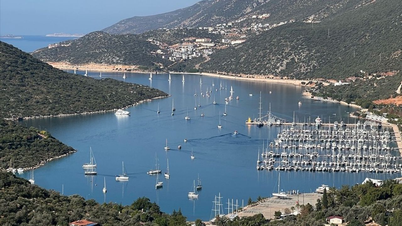 Kaş'ta Cumhuriyet'in 101. Yılı Coşkuyla Kutlandı