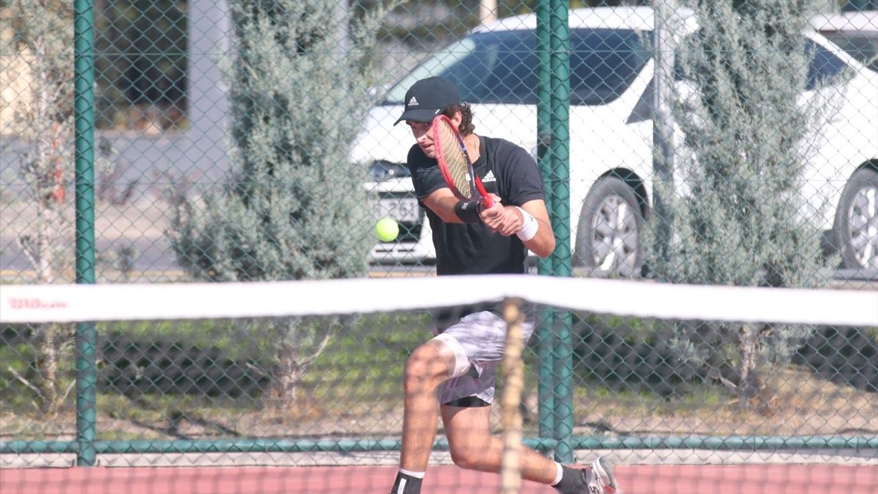 Kayseri'deki ITF Uluslararası W50 Tenis Turnuvası Final Müsabakaları Sürüyor