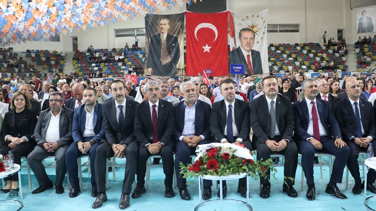 Kilis'te AK Parti Kongresi: Erkan Kandemir, Birlik ve Beraberlik Mesajı Verdi