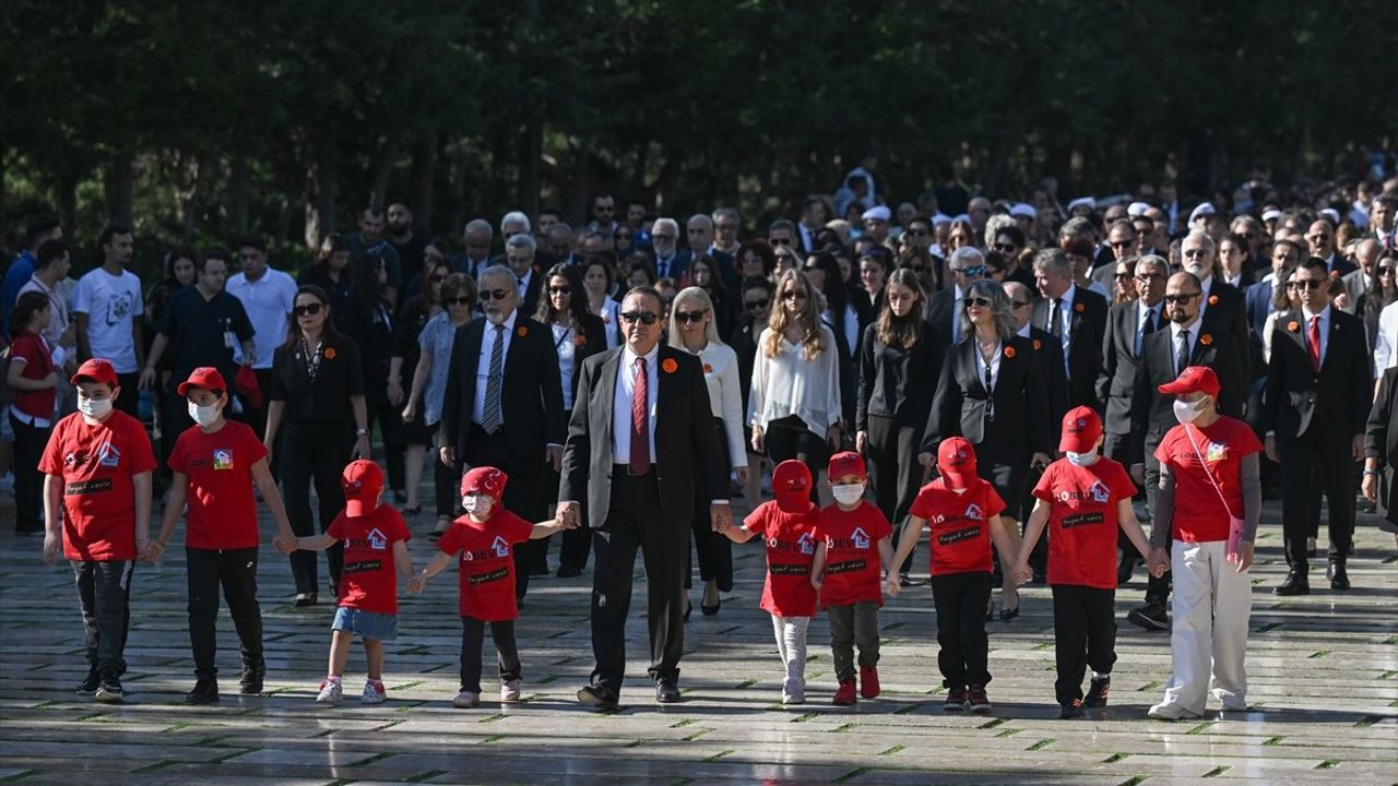 Lösemili Çocuklardan Anıtkabir Ziyareti