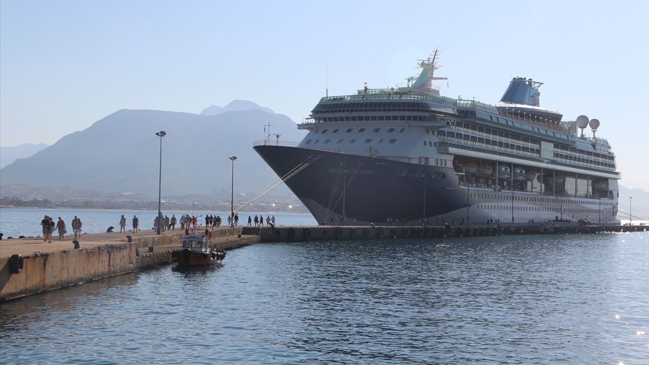 Marella Discovery Kruvaziyeri Alanya Limanı'na Demirledi