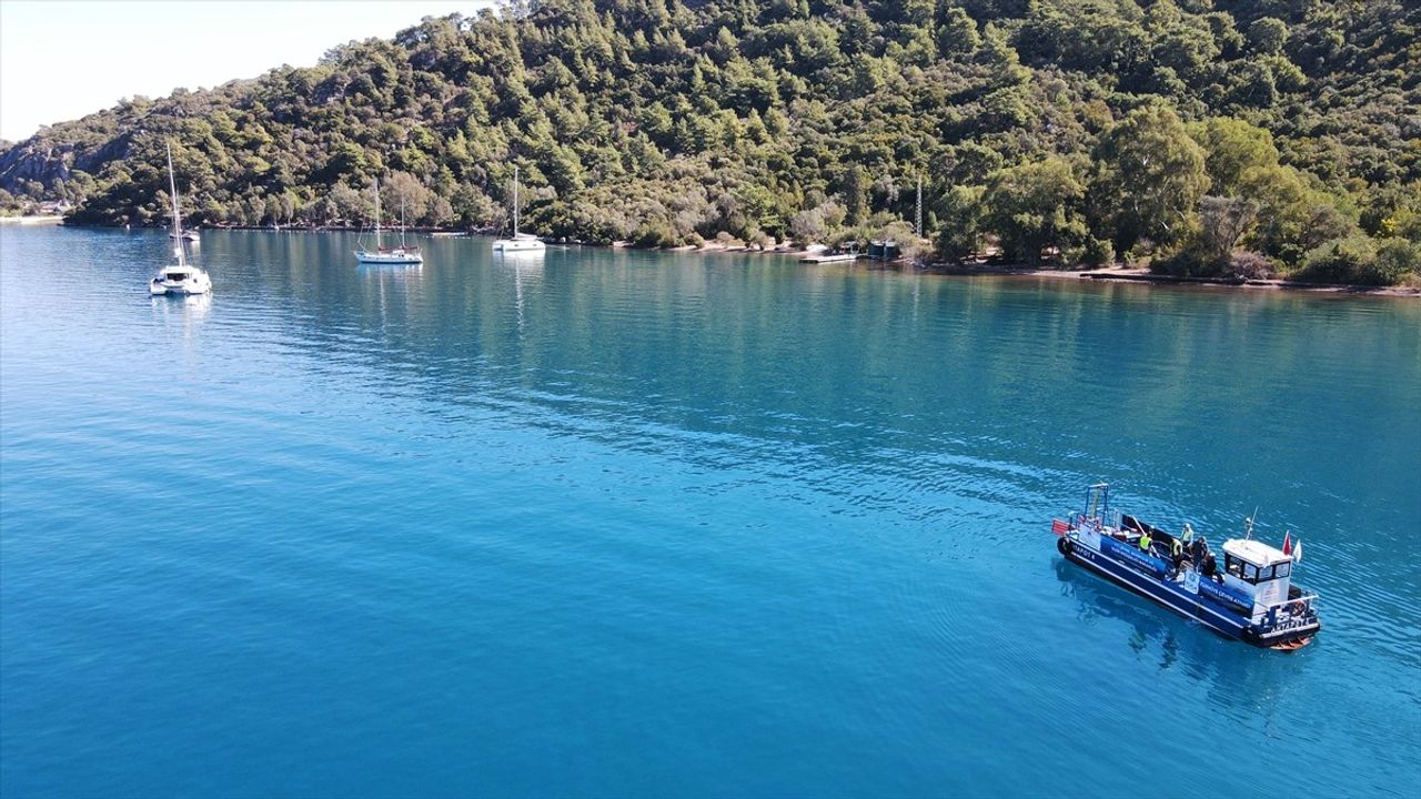 Marmaris Körfezi'nde Deniz Temizliği