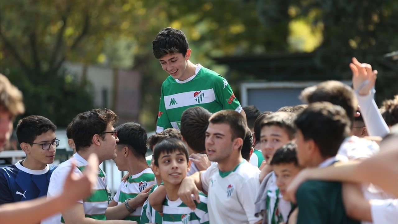 Meslek Lisesi Öğrencileri Bursaspor'u Destekliyor