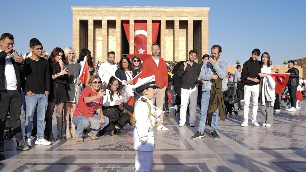 Minik Barskan'ın Askeri Taklidi Anıtkabir'de İlgi Odağı Oldu