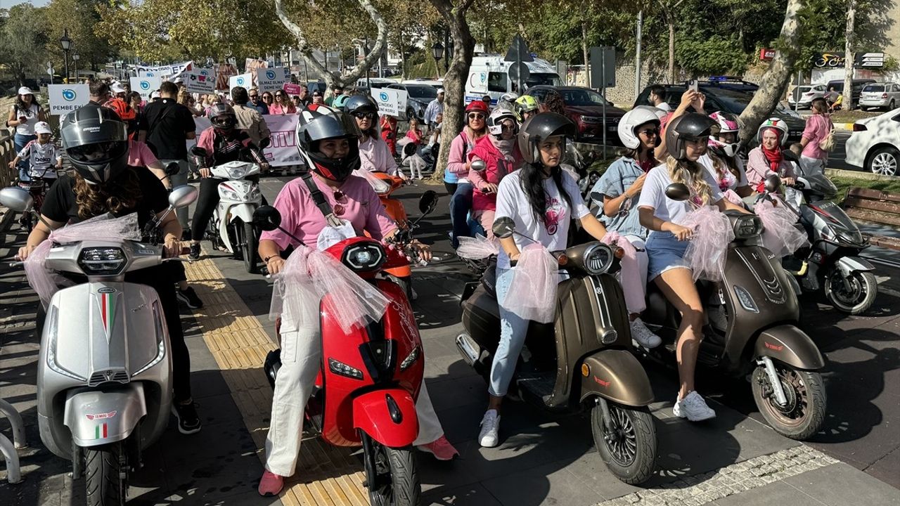 Motosikletli Kadınlardan Meme Kanseri Farkındalığı İçin Pembe Festival