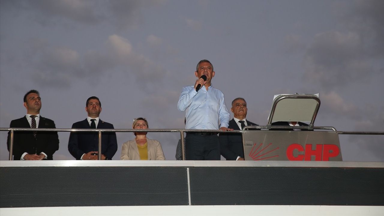 Özgür Özel, Hatay'da Sığınmacı Sorununa Çözüm Arayışlarını Vurguladı