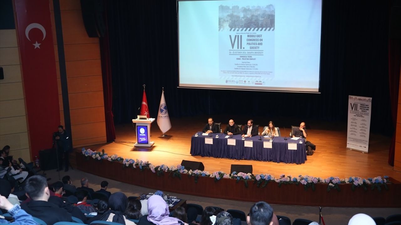 Sakarya'da 'Ortadoğu'da Siyaset ve Toplum Kongresi' Başladı