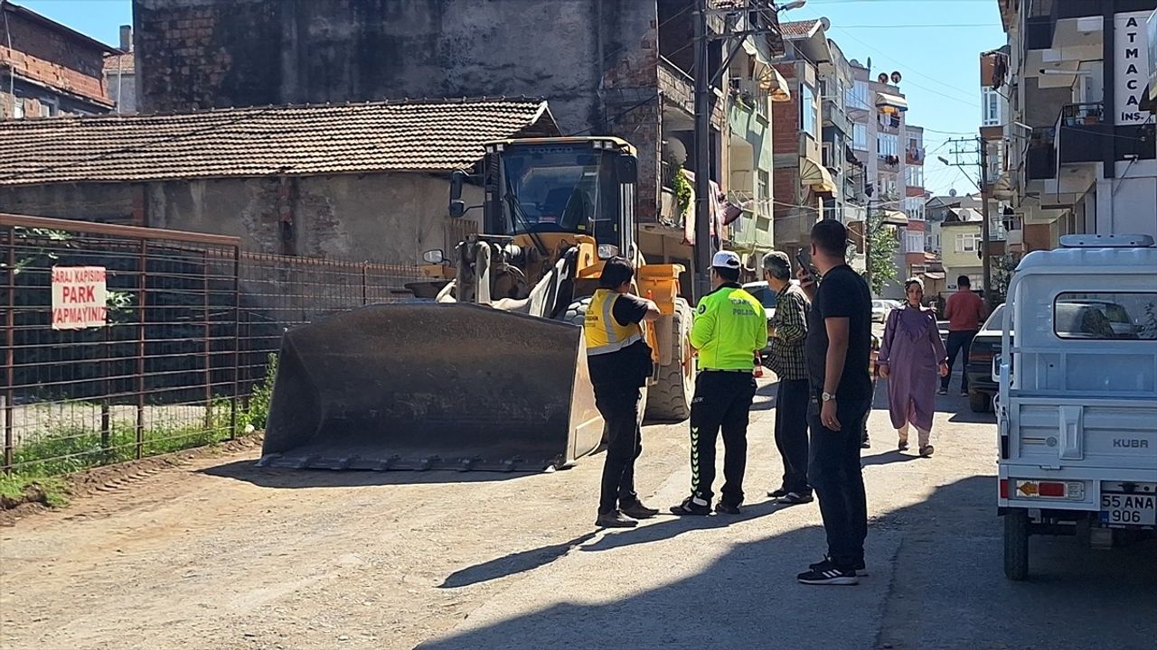 Samsun'da İş Makinesi Kazası: Bir Kişi Ağır Yaralandı