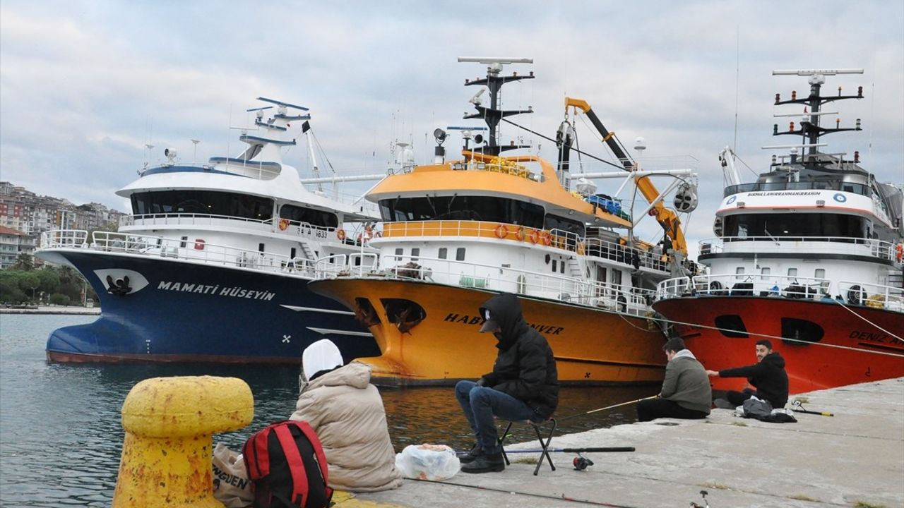 Sinop Limanı'na Başka Bir Tepki: Sert Rüzgar Balıkçılıkta Zorluk Yarattı