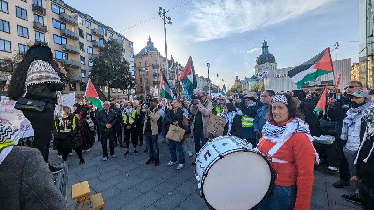 Stockholm'de İsrail Saldırıları Protesto Edildi