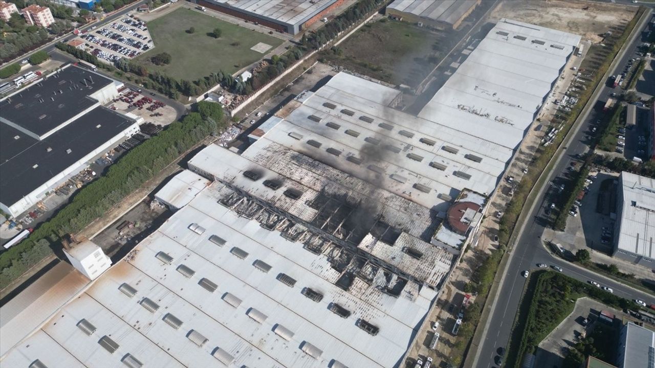 Tekirdağ'da Deri Fabrikasındaki Yangın Kontrol Altına Alındı