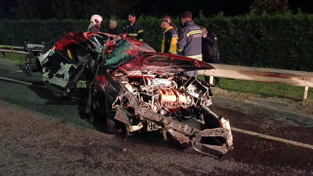 Tekirdağ'da Otomobilin Aydınlatma Direğine Çarpması Sonucu Can Kaybı